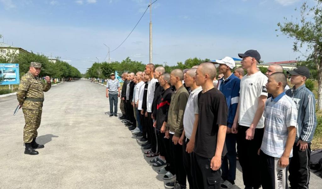 Гвардейский гарнизон: молодые солдаты прибыли в учебный центр