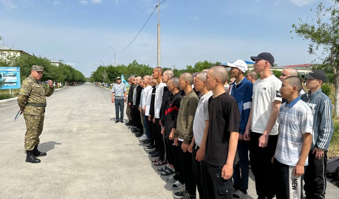 Гвардейский гарнизон: молодые солдаты прибыли в учебный центр