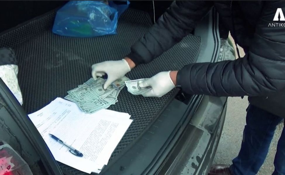 К 10 годам лишения свободы осуждены подстрекатели к даче взятки  в Астане