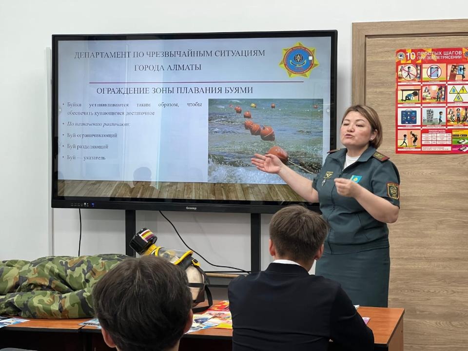 Культура безопасности: спасатели Алматы провели день открытых дверей