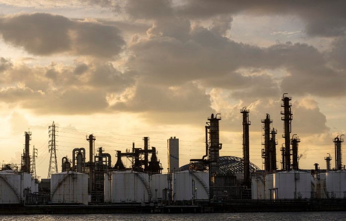 Нефть в минусе: Brent продолжает падение