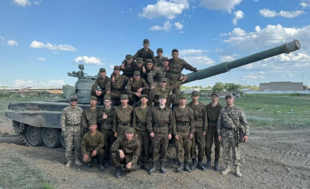 Первый опыт новобранцев Семея: обкатка танком и боевые навыки