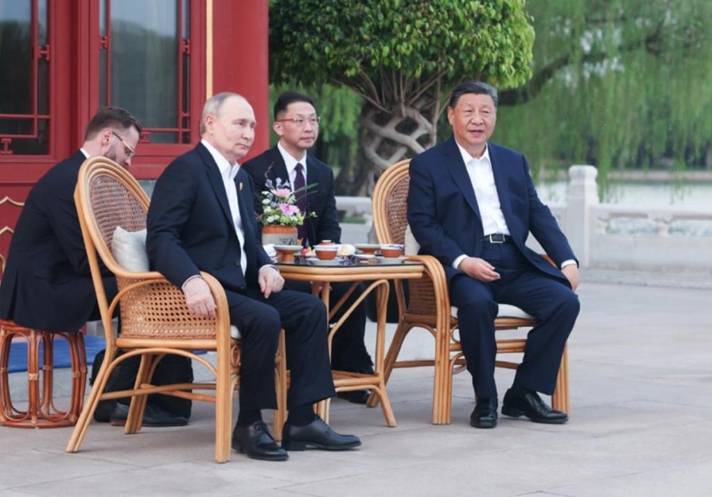 Си Цзиньпин провел встречу в узком кругу с Владимиром Путиным в резиденции Чжуннаньхай