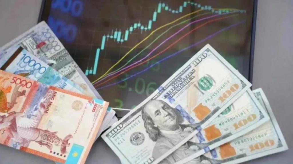 Тенге под давлением: что стоит за умеренным снижением?