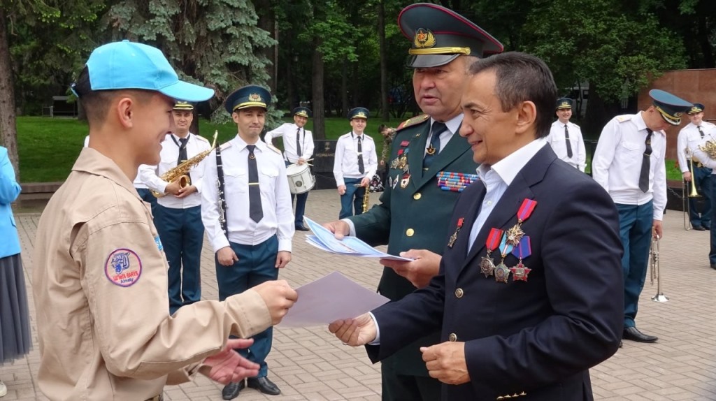 В Алматы чествовали выпускников 9-х классов движения «Жас сарбаз»