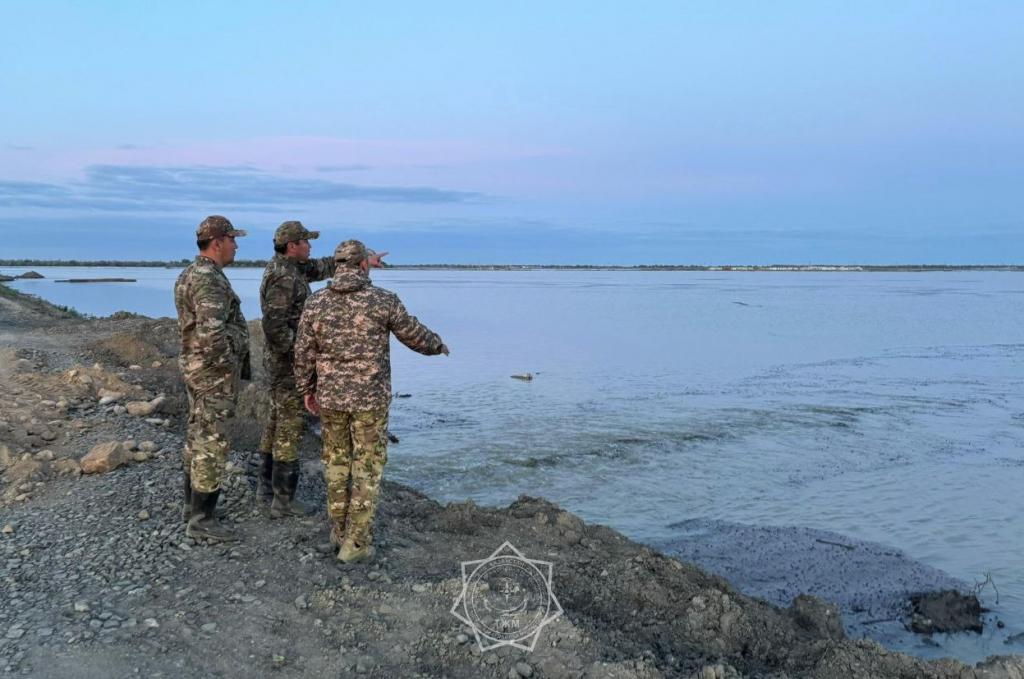 В Атырауской области продолжается борьба с паводками