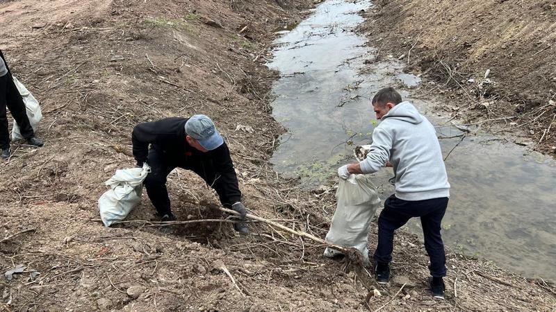 В Караганде очистили от мусора окрестности реки Букпы