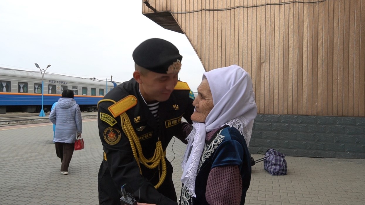 Возвращение солдат отмечается в Семее