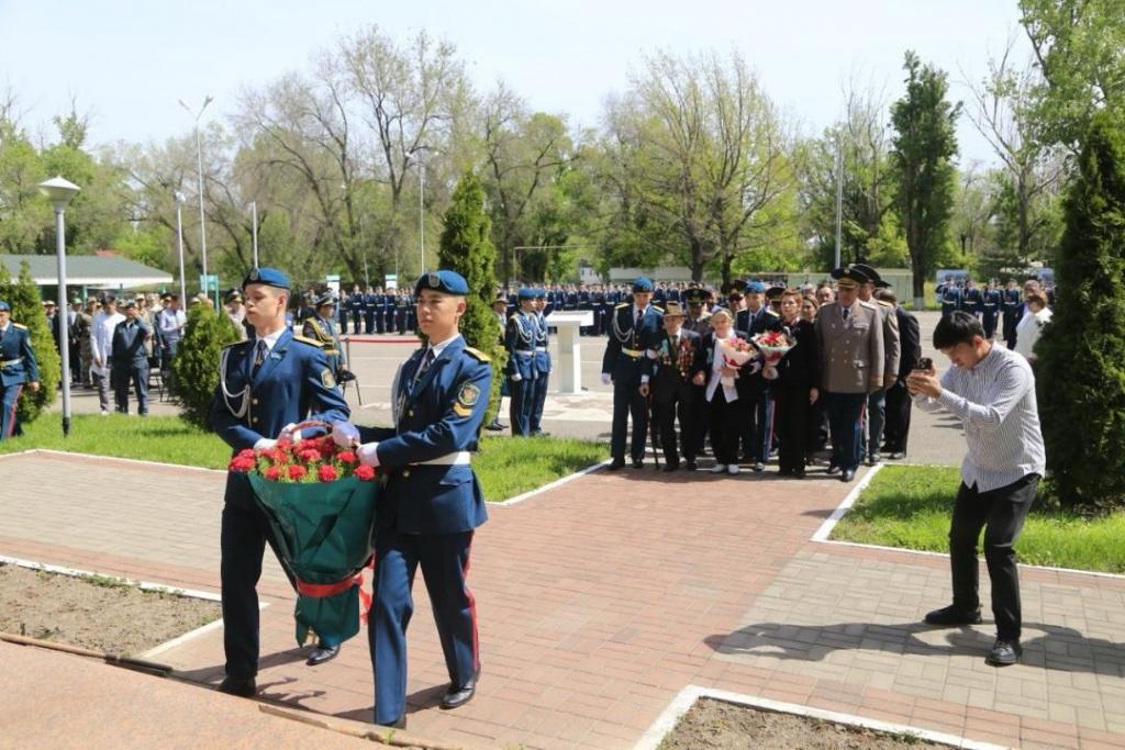 Жасулановцы встретились с фронтовиком и ветеранами Вооруженных сил