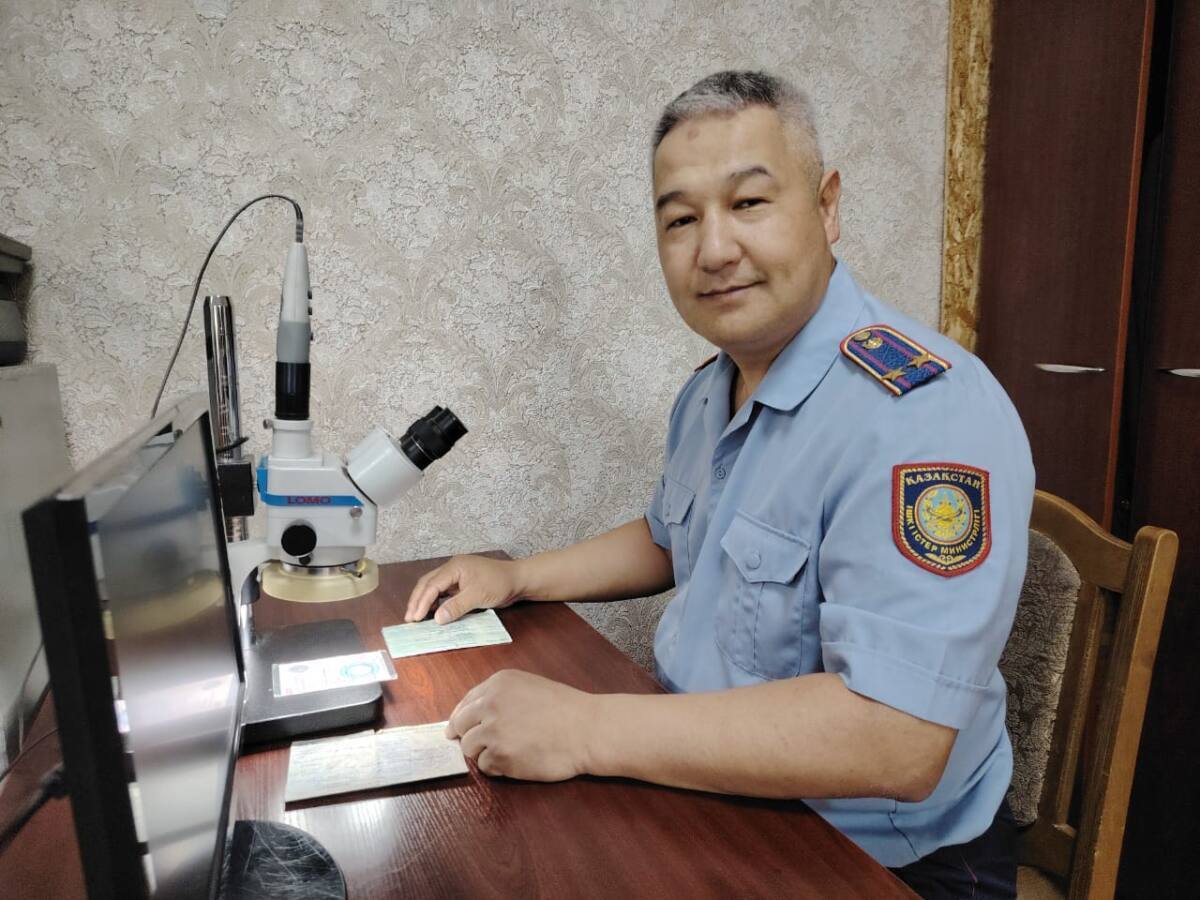 Удостоверение личности в спешке выронил злоумышленник на месте преступления рассказал опытный криминалист из Павлодарской области