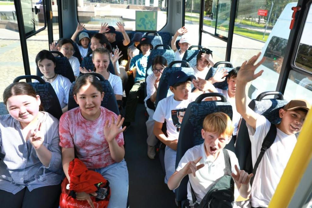 245 детей социально уязвимой категории отправили на познавательные экскурсии в Жетысу