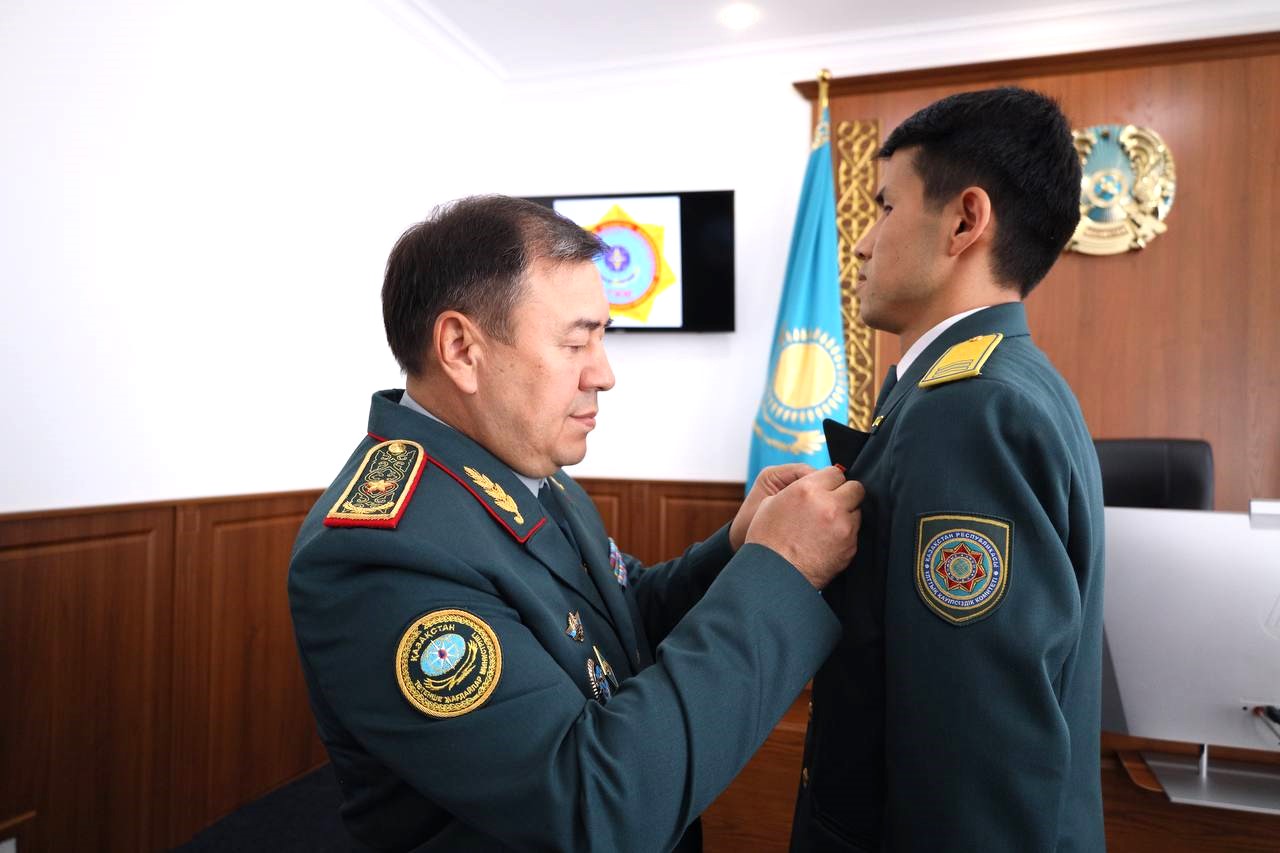 В Астане сотрудник военной полиции награжден медалью «Суға батқандарды құтқарғаны үшін»