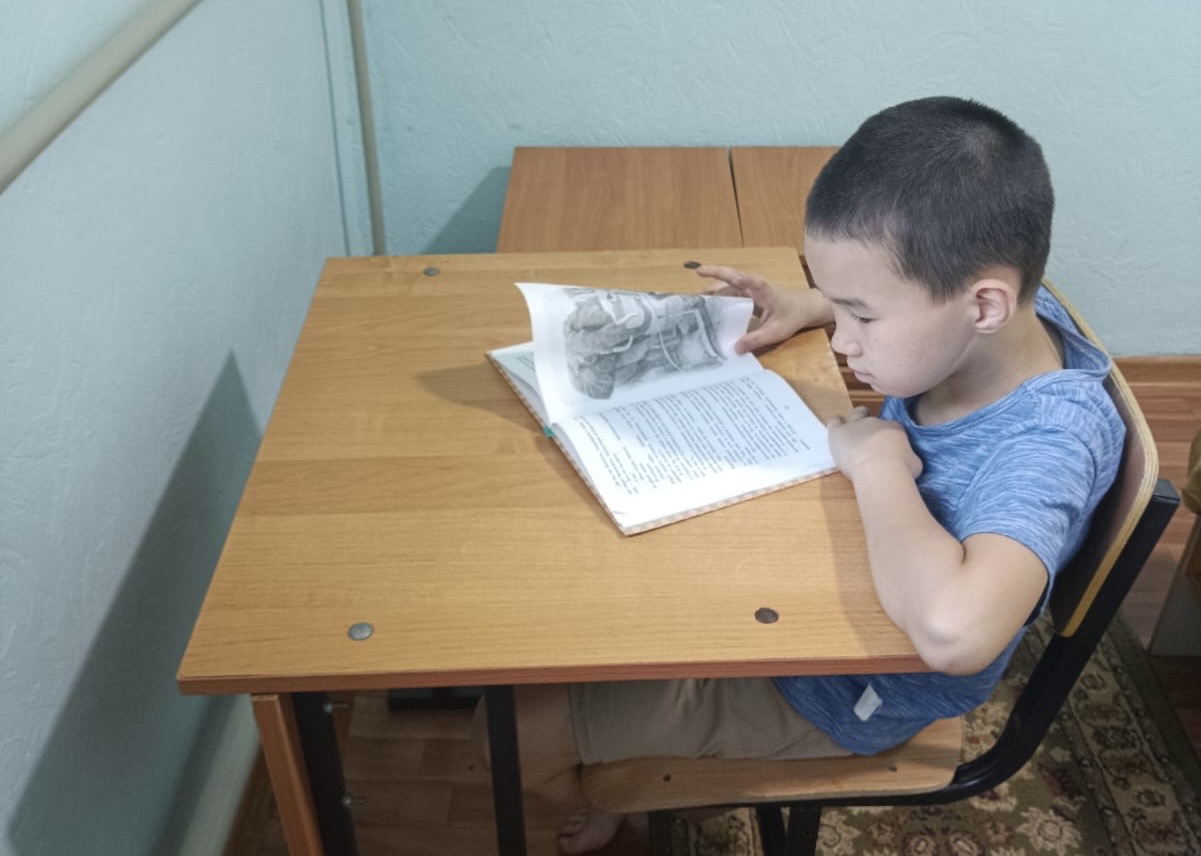 Как привлечь ребенка к чтению, рассказали эксперты