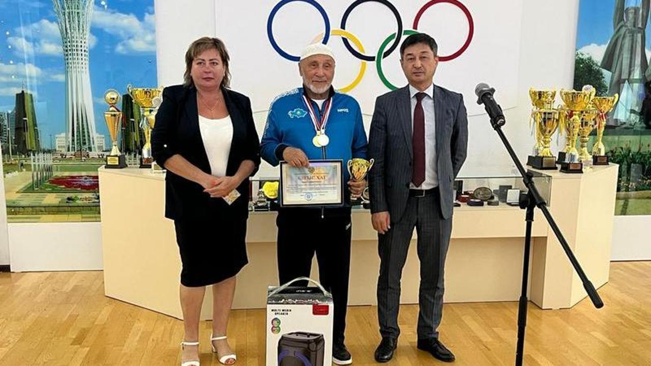 75-летний казахстанец стал чемпионом мира по пауэрлифтингу