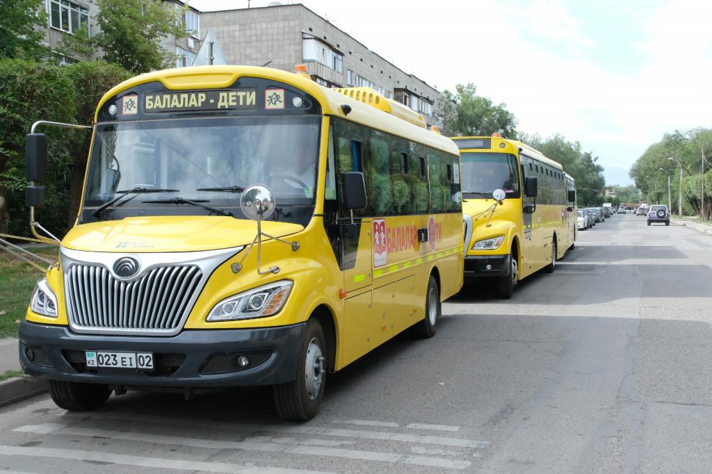 В Алматы продолжается реализация проекта «Школьный автобус»