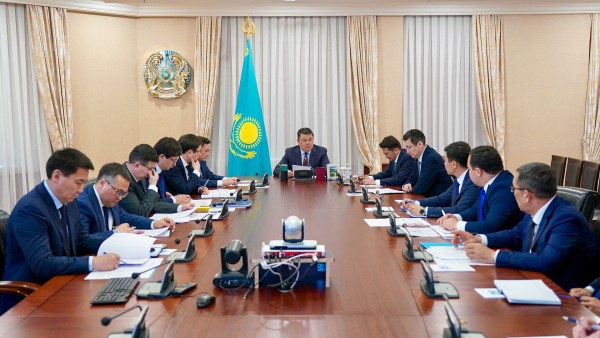 Темпы устранения последствий паводков в шести регионах проверил Канат Бозумбаев