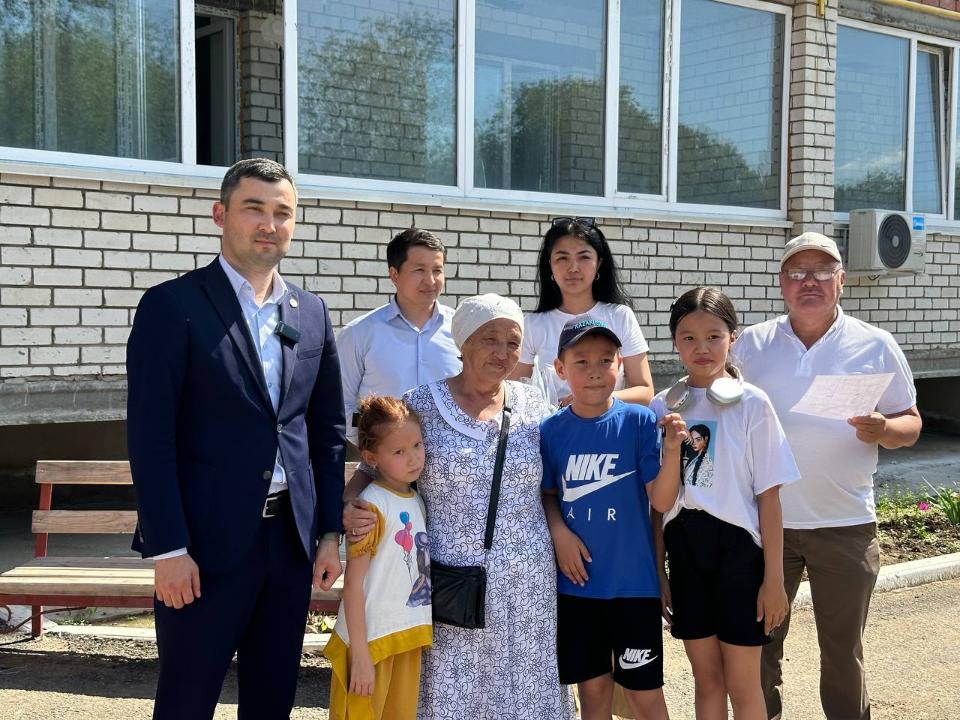 Ключи от новой квартиры получили дачники в Уральске