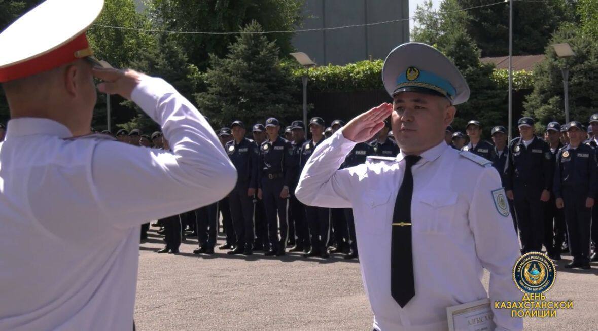 Лучшие стражи порядка поощрены в канун профессионального праздника в Алматы