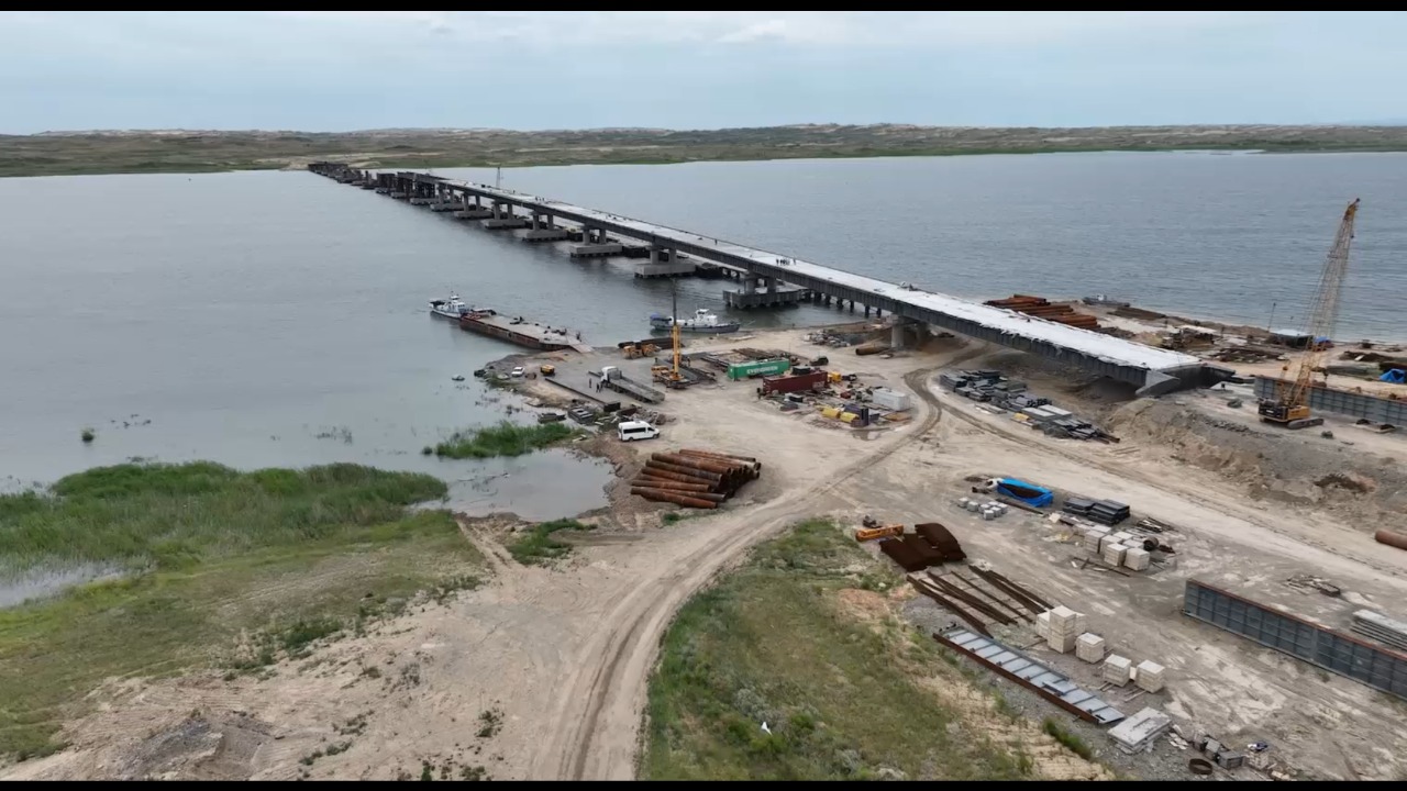 На строительстве моста через Бухтарминское водохранилище организован двухсменный режим