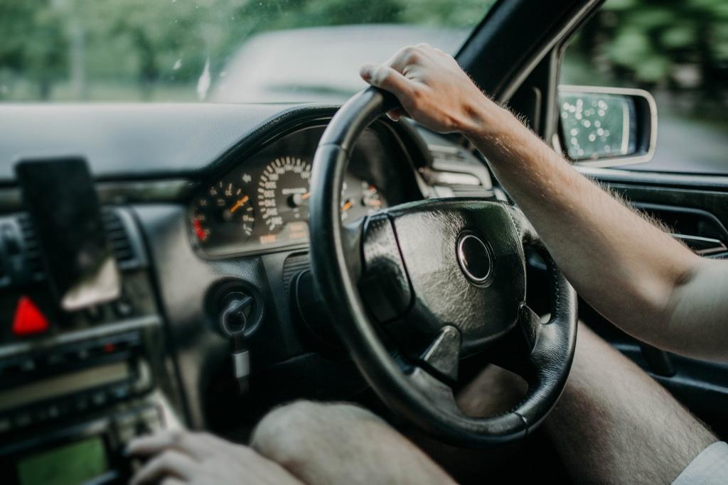 Отключение праворульных автомобилей и отстранение от заказов в Казахстане