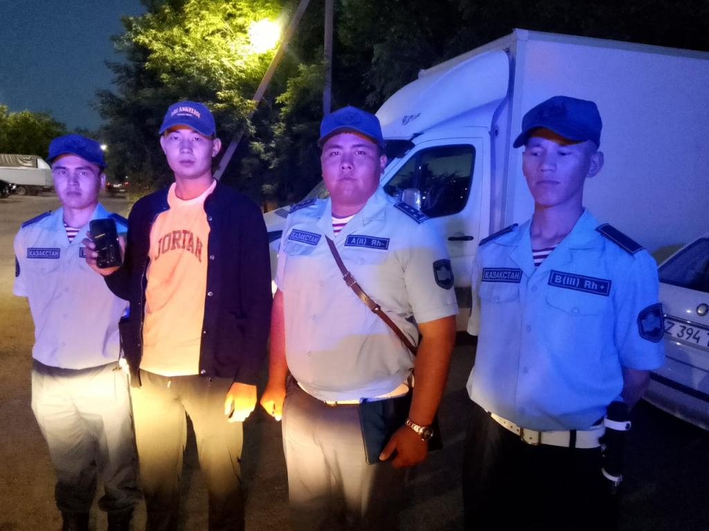 Павлодарские  гвардейцы   вернули смартфоны хозяевам   в Астане