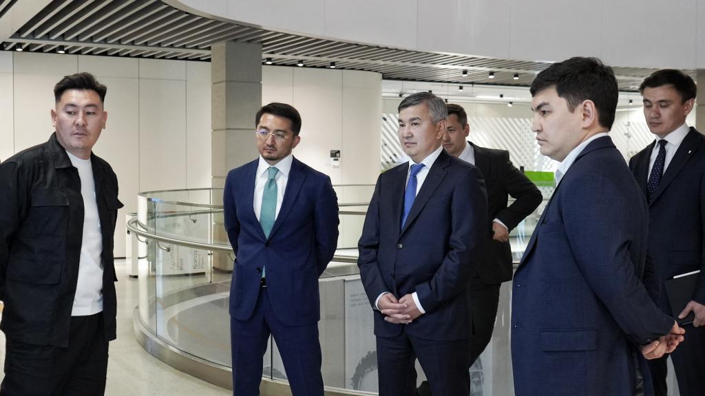 Поддержка стартапов и венчурное финансирование: подробности совещания в Astana Hub