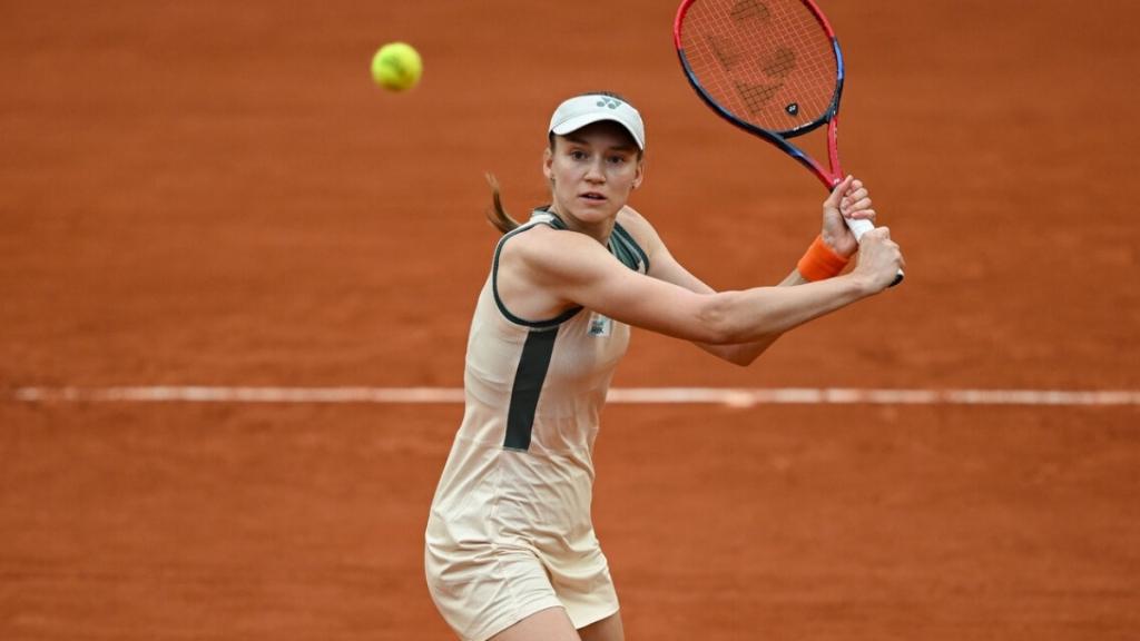 Roland Garros: Рыбакина вышла в четвертый круг
