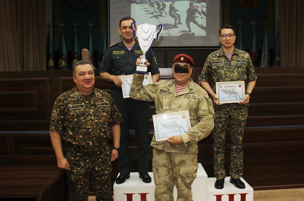 В Главном командовании Национальной гвардии проведены соревнования по перетягиванию каната