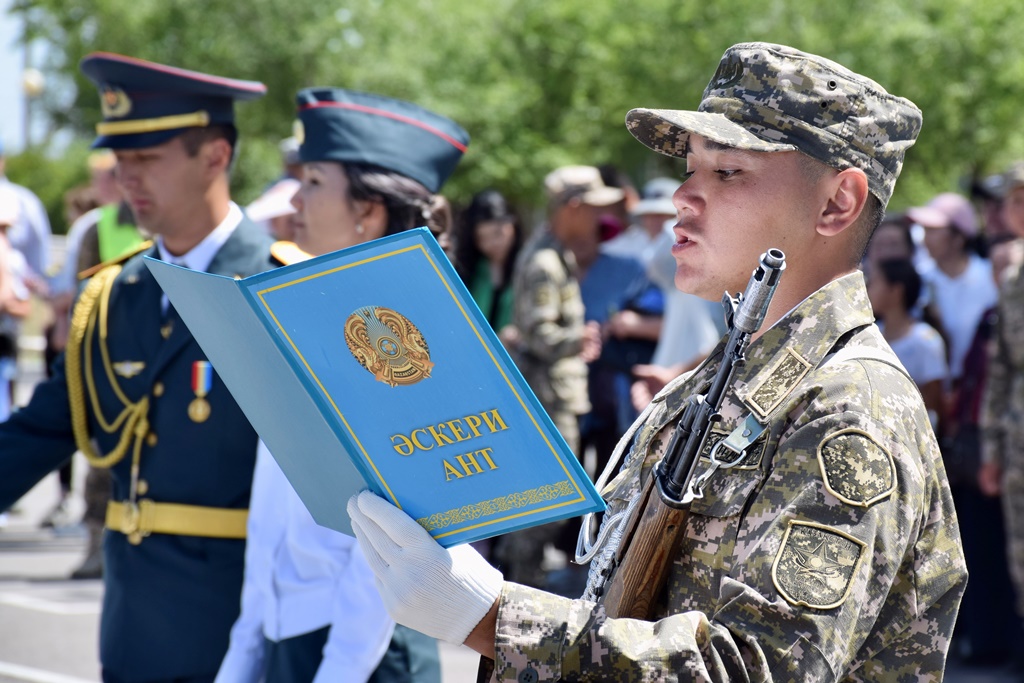 В инженерно-саперной бригаде Конаевского гарнизона солдаты приняли присягу