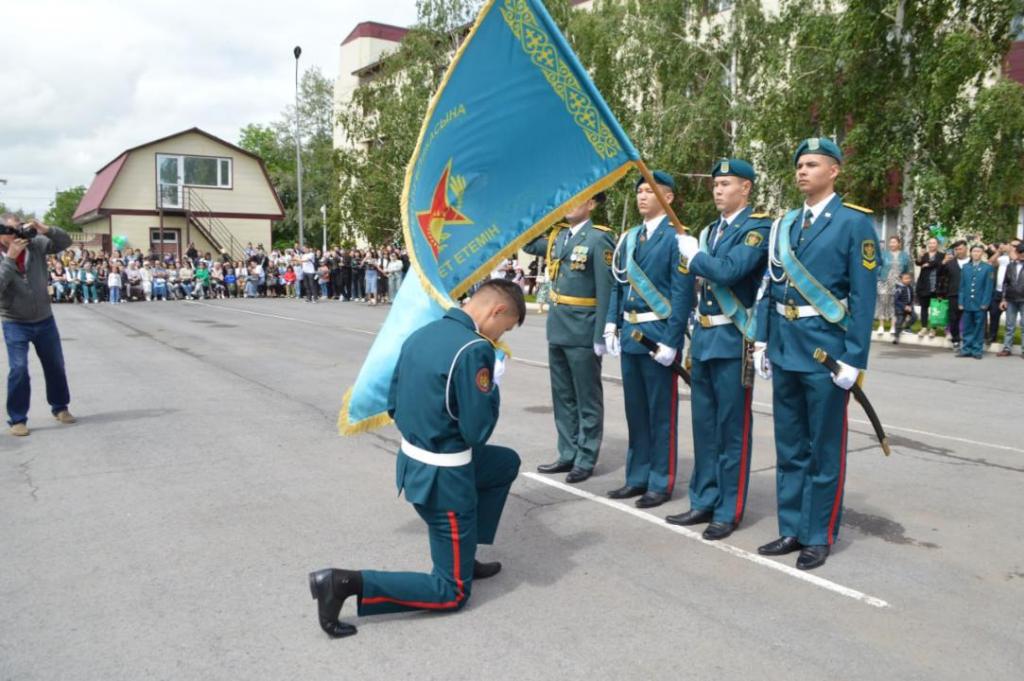В Караганде воспитанники школы «Жас улан» получили аттестаты