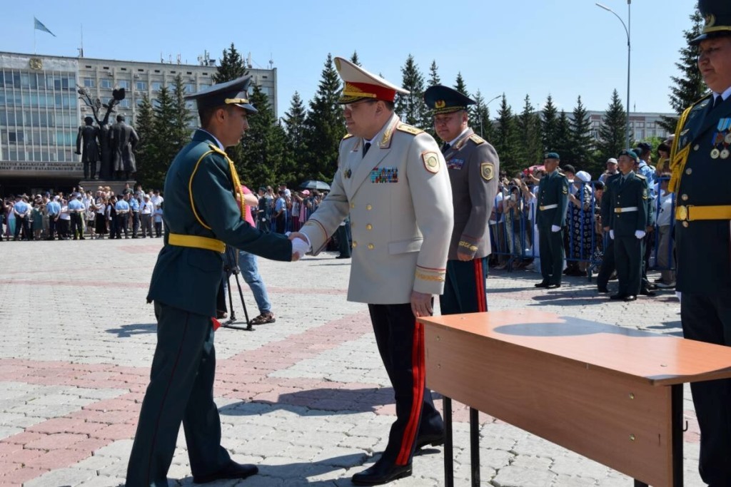 В Петропавловске состоялся 24-й выпуск молодых офицеров Академии Национальной гвардии
