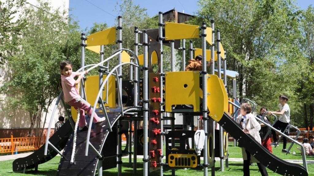 В столичном районе «Алматы» открыли еще 7 дворов