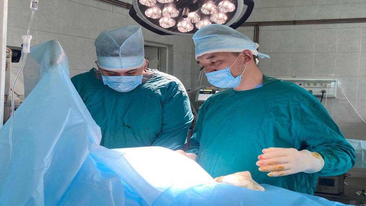 Уникальная операция по удлинению ноги на 10 см проведена 55-летнему пациенту травматологами Алматы