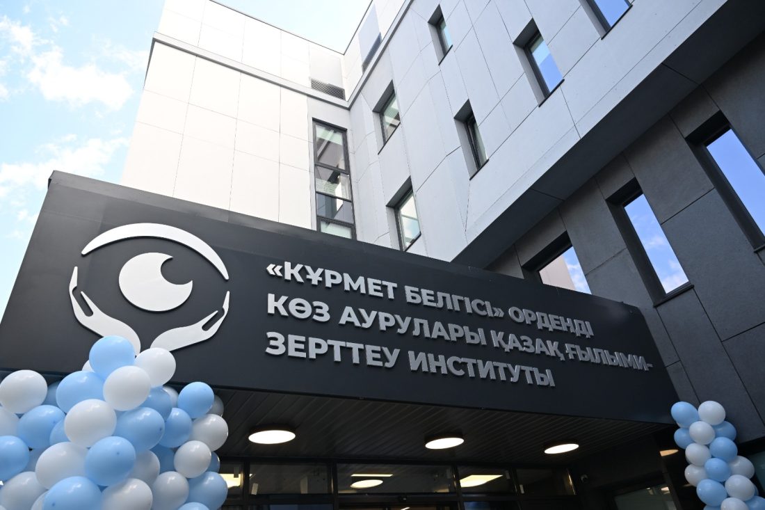 В преддверии Дня медработника аким Алматы посетил КазНИИ глазных болезней и Городской кардиологический центр