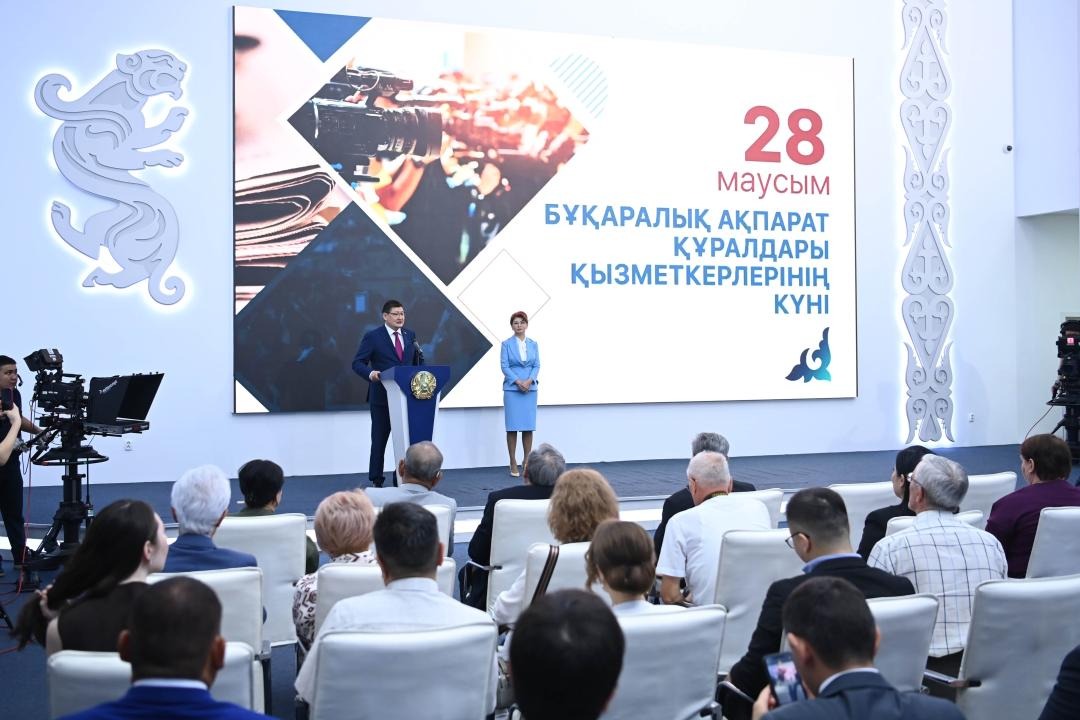 Журналистам Казахстана вручили ведомственные и государственные награды