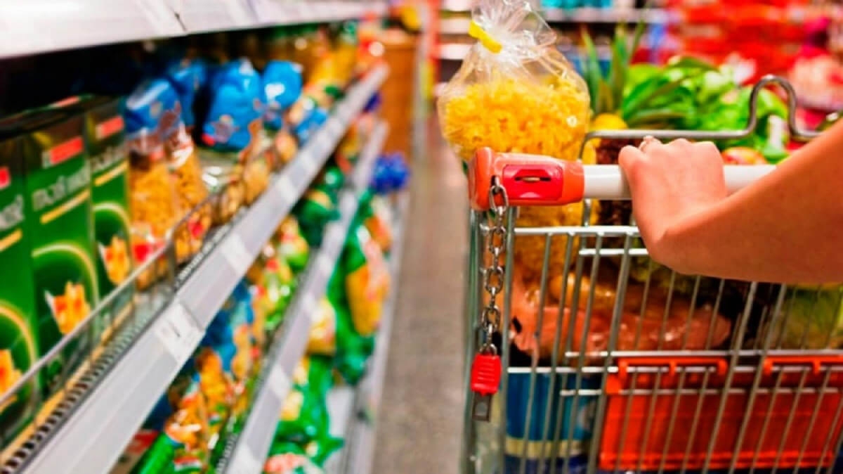 Снижение цен на социально значимые продукты питания по итогам полугодия зафиксировано в стране