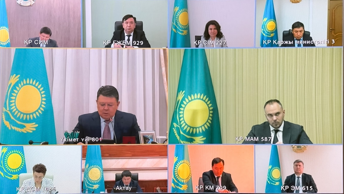 В Правительстве прошло совещание по разработке пакета срочных мер развития западных регионов страны