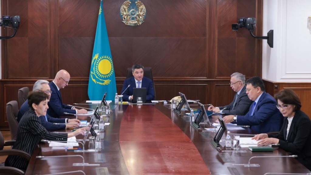 Олжас Бектенов проверил динамику исполнения поручений по строительству медобъектов