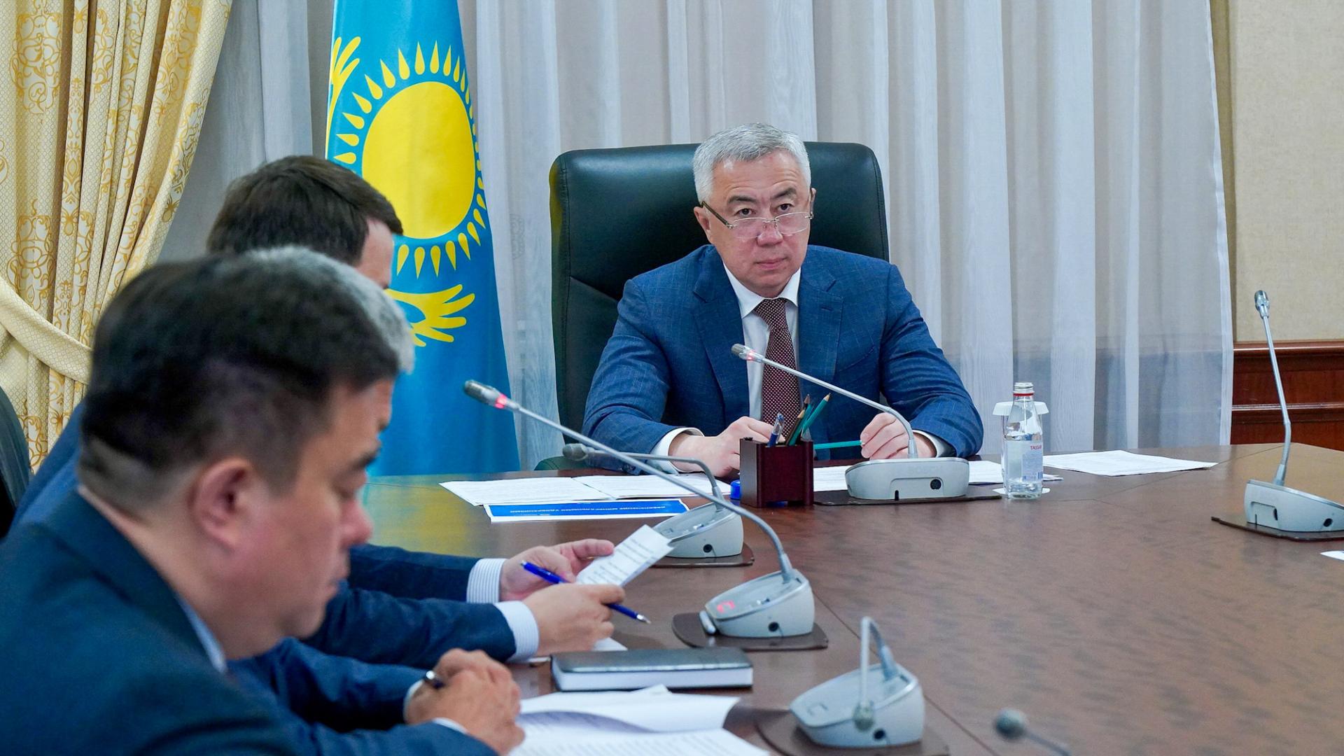 Борьба с саранчой: обработки проведены на площади 2 млн га