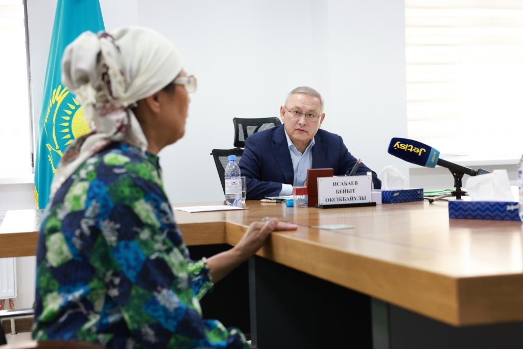 Аким области провел очередной прием граждан