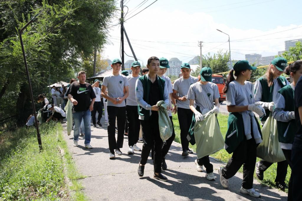 В Алматы продолжаются масштабные мероприятия в рамках республиканской экологической акции «Таза Қазақстан»