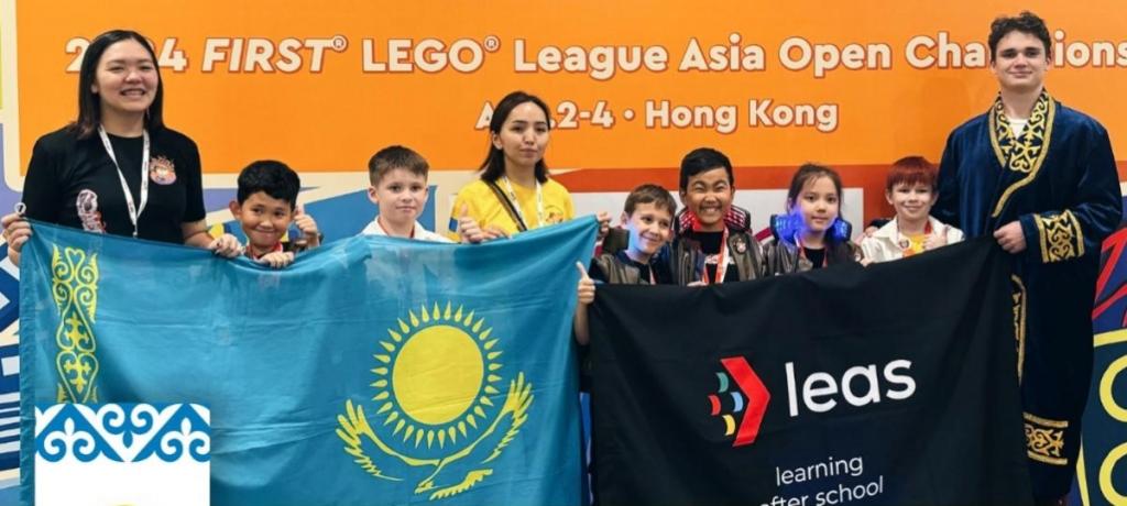 Казахстанские школьники вернулись с престижной наградой чемпионата по робототехнике в Гонконге