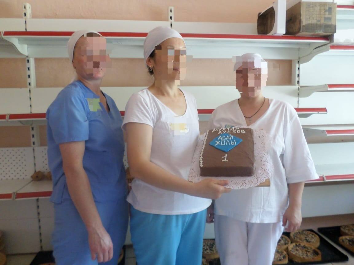 Осужденная испекла торт-книгу “Путь Абая” в области Абай