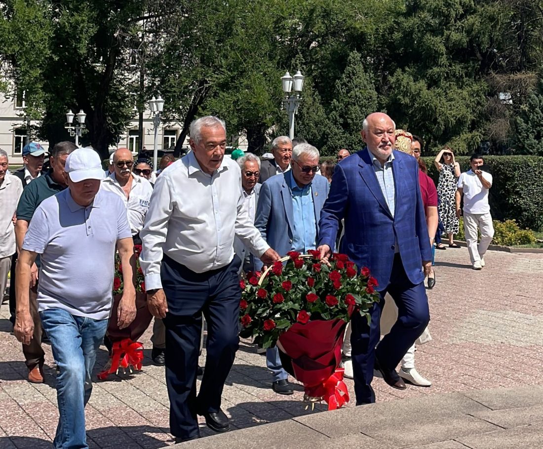В Алматы почтили память Динмухамеда Кунаева