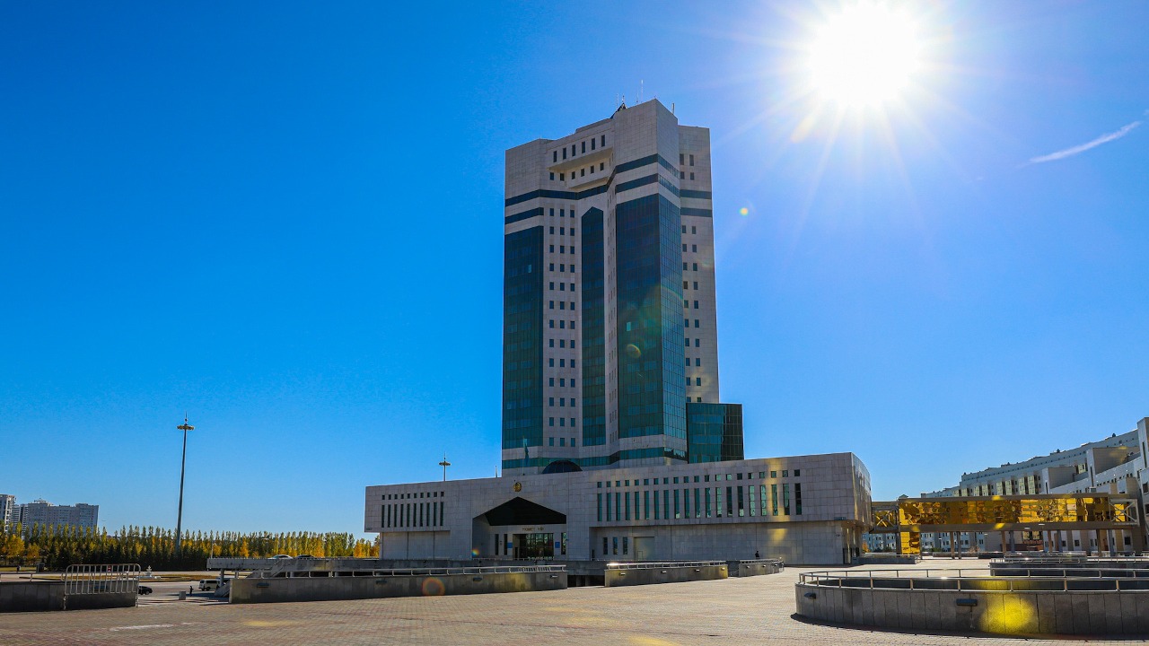 Поздравление Премьер-Министра Олжаса Бектенова с Днем Конституции Республики Казахстан