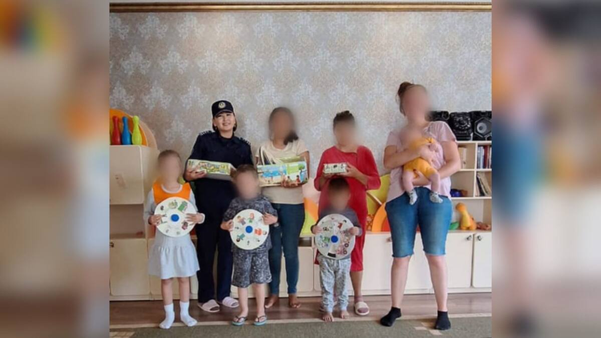 Игрушки ручной работы подарили детям “Дома Мамы” сотрудники женской колонии Карагандинской области