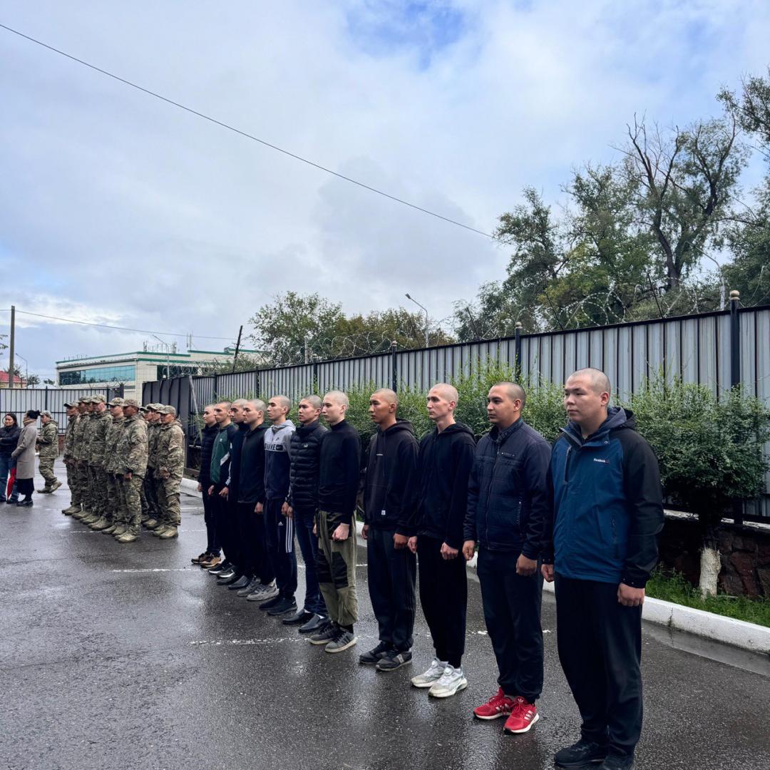 В Павлодаре прошли проводы новобранцев осеннего призыва