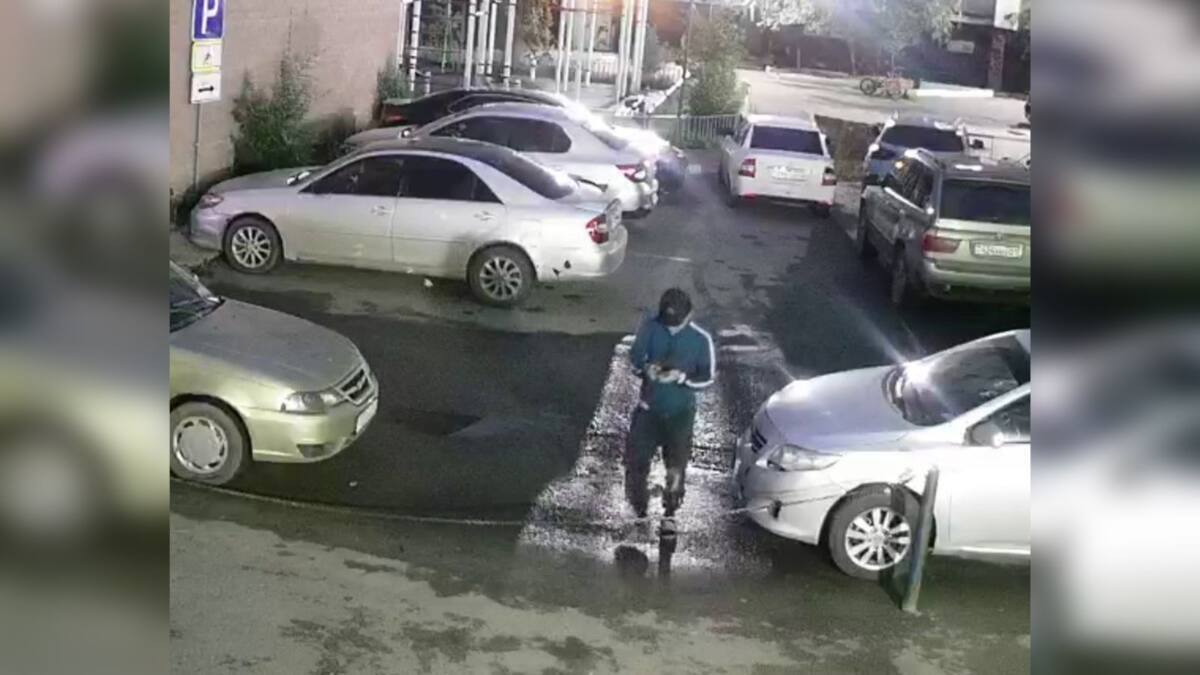Банковскую карту из незапертой автомашины украл злоумышленник в Астане