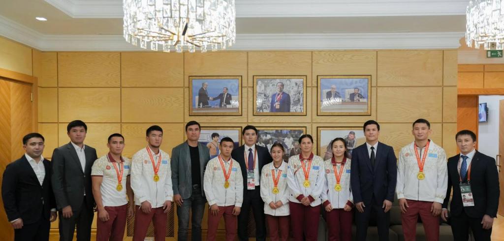 МИНИСТР ТУРИЗМА И СПОРТА ПОЗДРАВИЛ ЧЕМПИОНОВ ПО ҚАЗАҚ КҮРЕСІ