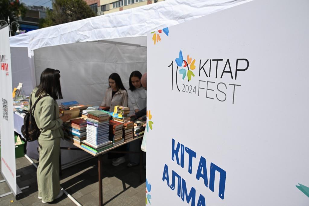 В Алматы в День города посетители Kitap Fest приобрели более 8 тысяч книг